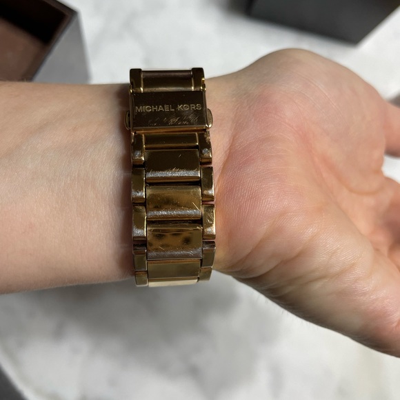 Gold Michael Kors watch - Picture 6 of 6